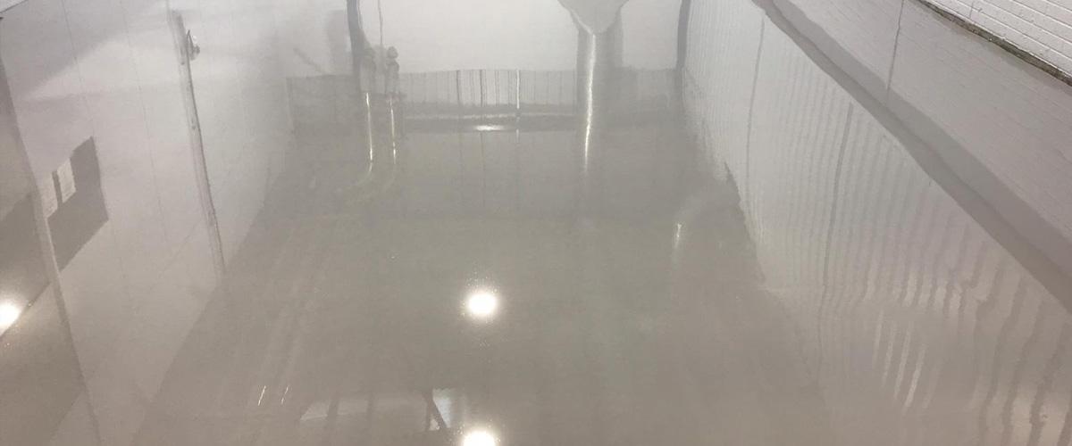 Flow applied resin flooring